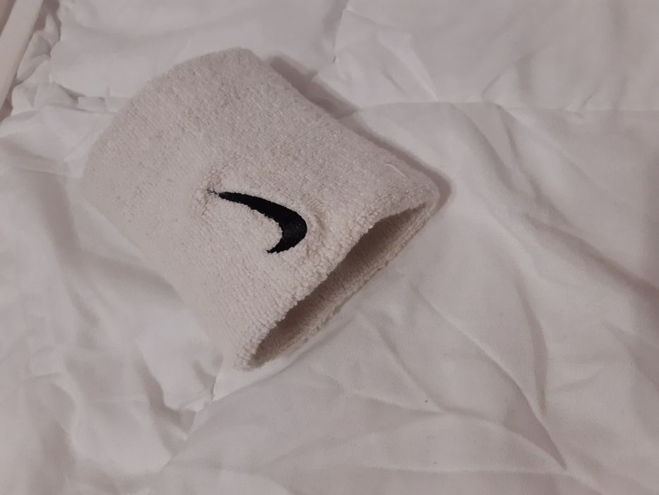 Mахровый напульсник NIKE