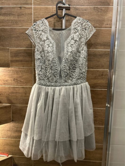 Sukienka tiulowa z gipiurą