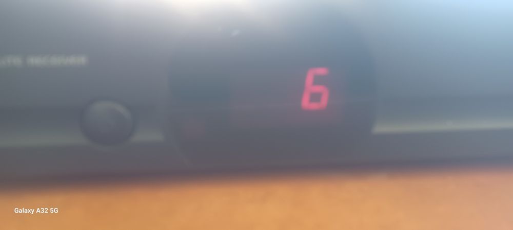 Receptor de Parabólica com comando a funcionar perfeitamente.