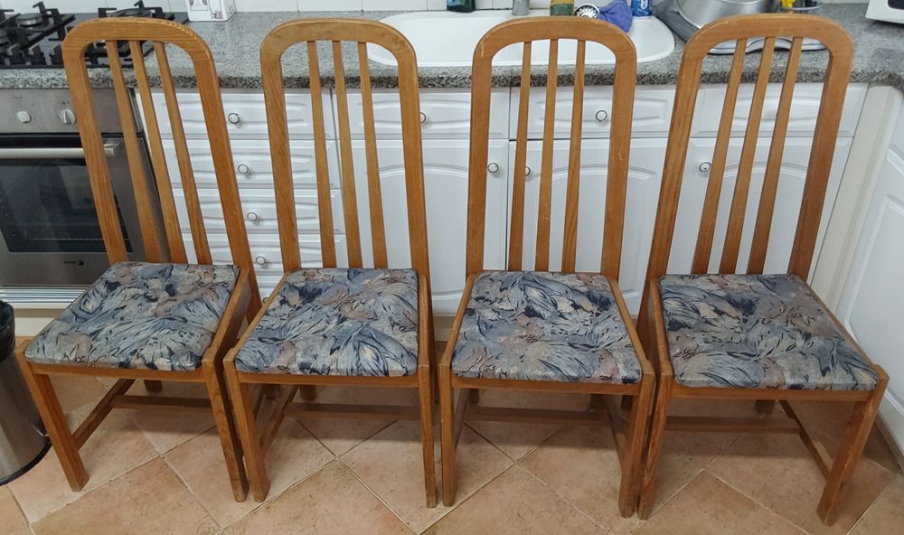 QUATRO CADEIRAS DE MESA DE JANTAR.Casa,Sala,Cozinha,Restaurante,Quarto