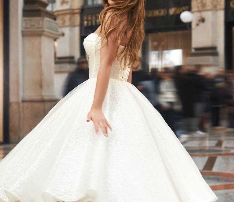 Весільна сукня міді