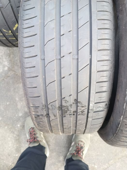 Opony 225 30 R20 jak nowe