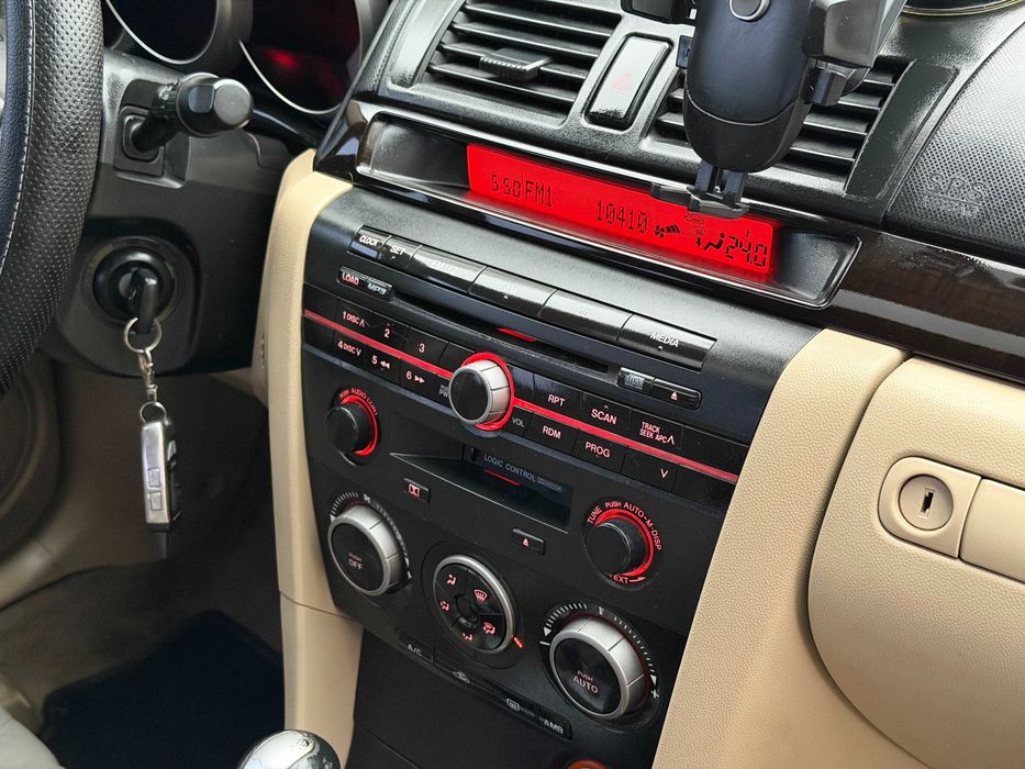 Продам Mazda 3 2008 рік рест 1.6 автомат газ- бензин 4-пок