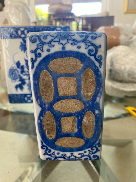 Jarras Rectangulares em Porcelana Azul e Branca – Estilo Oriental