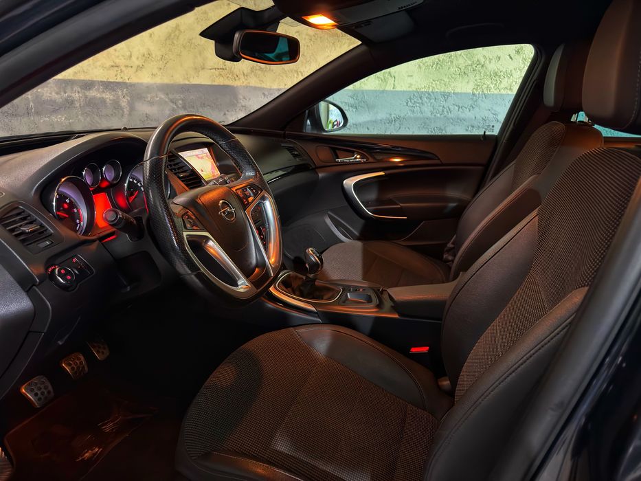 Opel Insignia Sports Tourer 2.0 CDTI 160cv Cosmo - Desde 105€ Mês