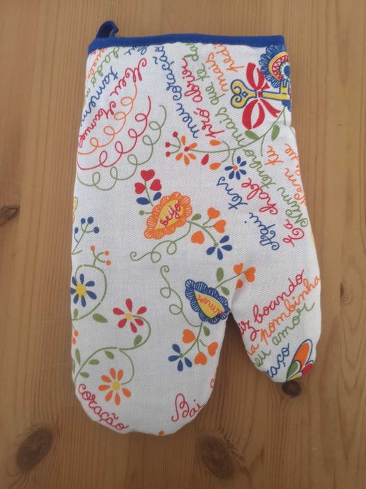 Pega de cozinha com tema "lenço dos namorados"