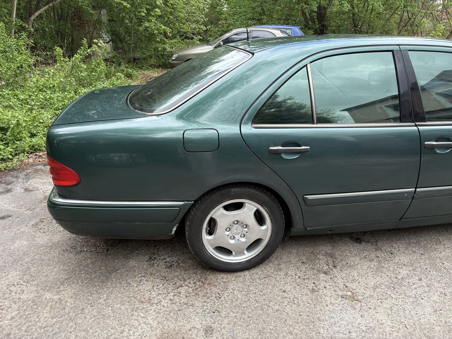 Mercedes benz w210 E200