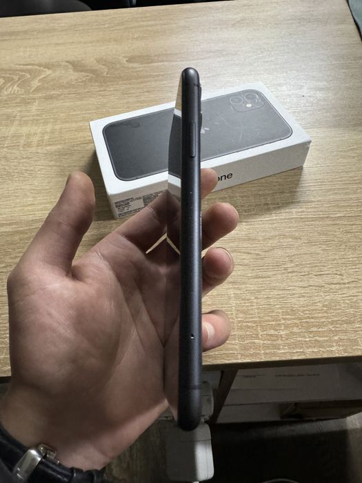 Продам iPhone 11 128 ГБ
