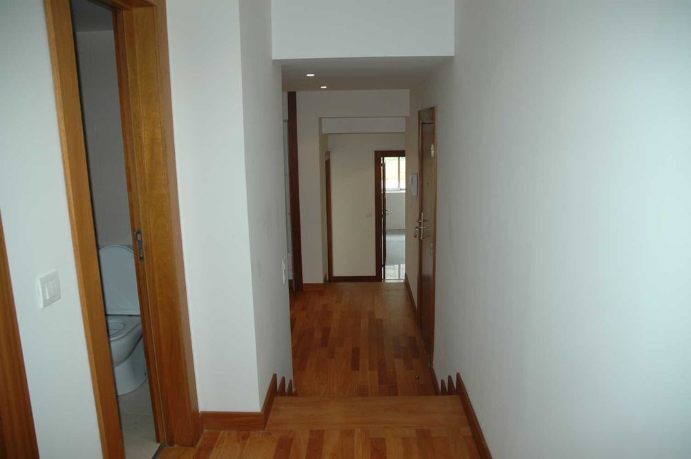 Apartamento T2 com Piscina e Terraço no Condomínio do Parque