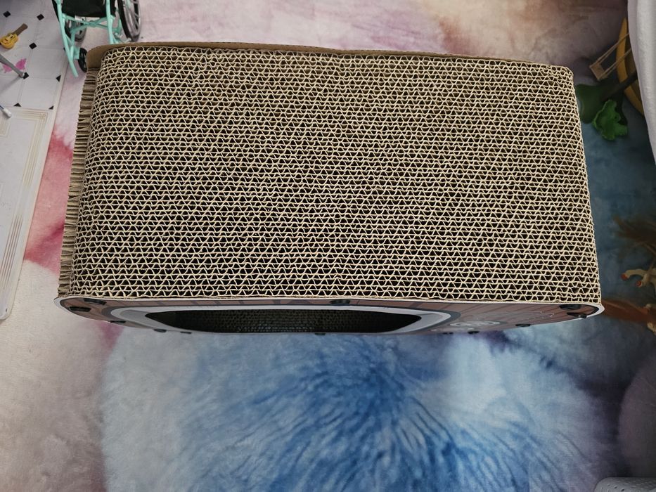 Domek dla kota telewizor