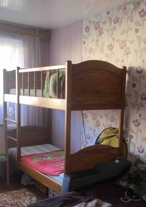 Двоярусне ліжко з матрацами