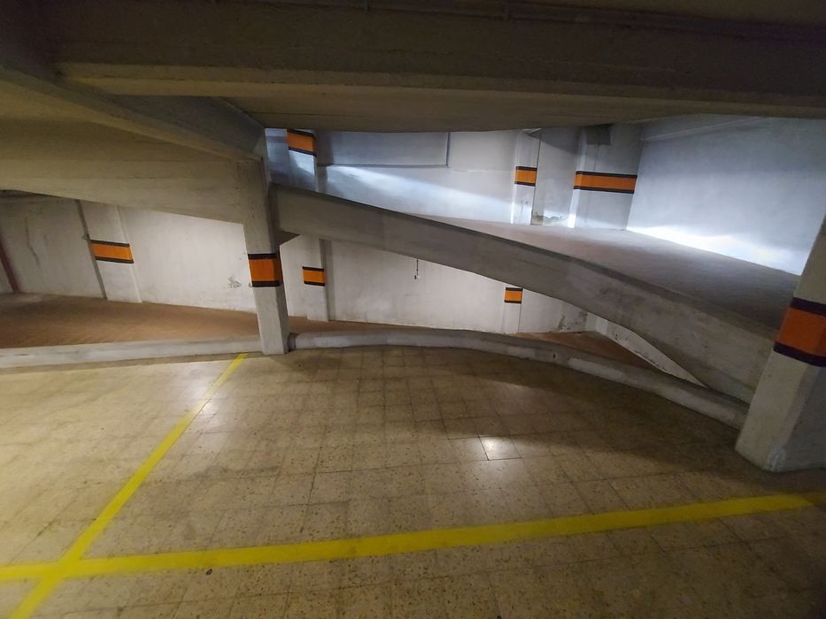 Lugar de Estacionamento duplo na Estrela