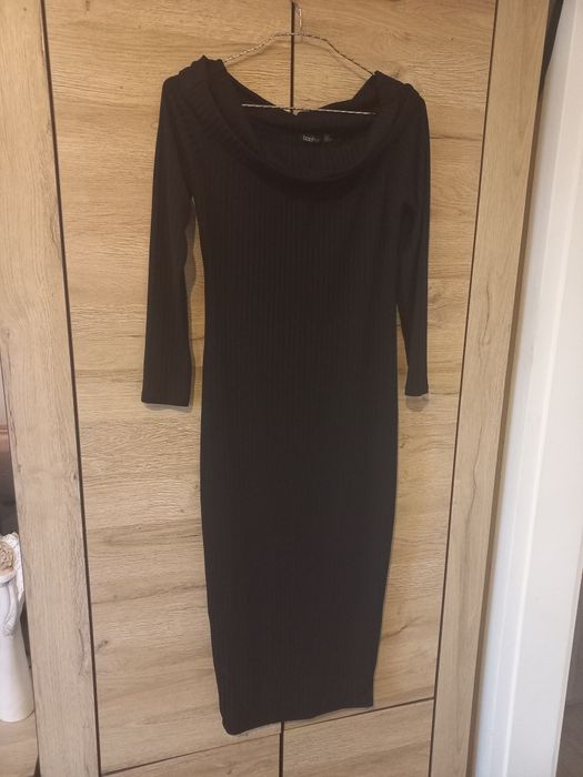 Czarna sukienka Boohoo