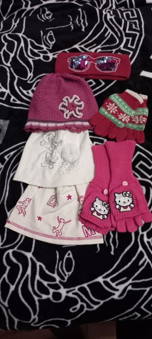 Продам шапочки на девочку