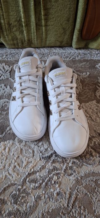 Жіночі кросівки Adidas Grand Court 2.0 (модель IG1187) з леопардовим принтом на смужках.Розмір 38