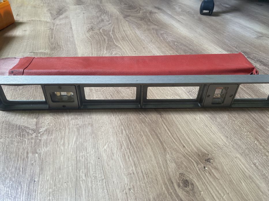 Poziomica rosyjska w etui