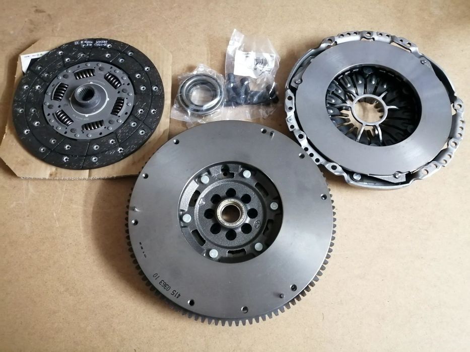 Kit de Embraiagem Bimassa - Nissan Navara D40 2.5 DCi Luk 600020900