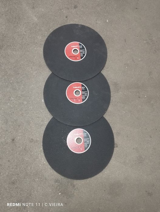 3 discos de ferro e 1 de betão
