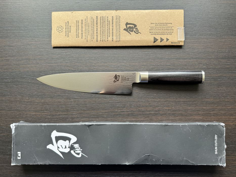 Японський професійний кухонний шеф-ніж Shun Classic