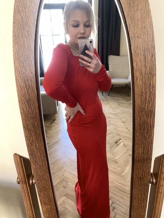 Неймовірна червона сукня