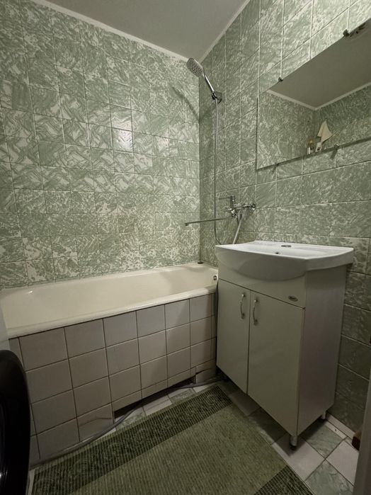 кімната/вул.Коломийська 3/ для дівчини