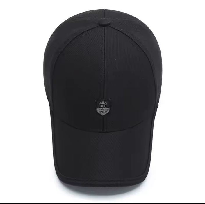 Черная кепка з козирком