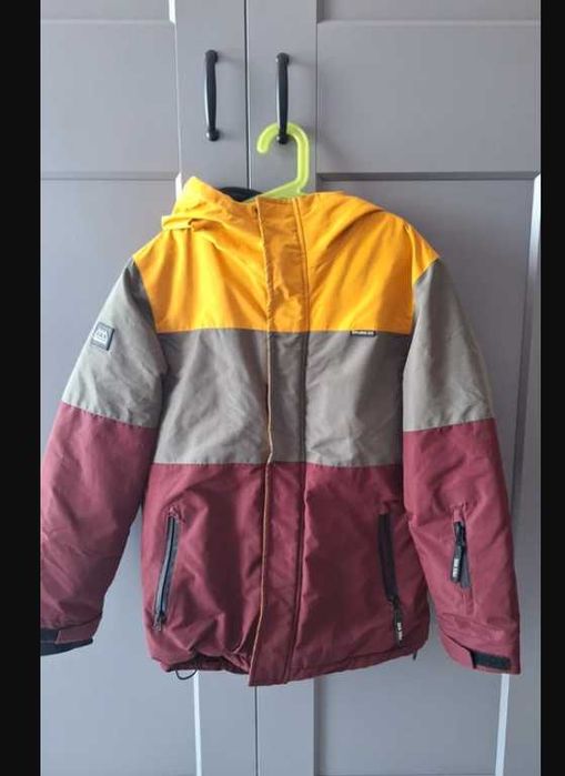 wygodna ocieplana kurtka z kapturem kolory ziemii duże 140