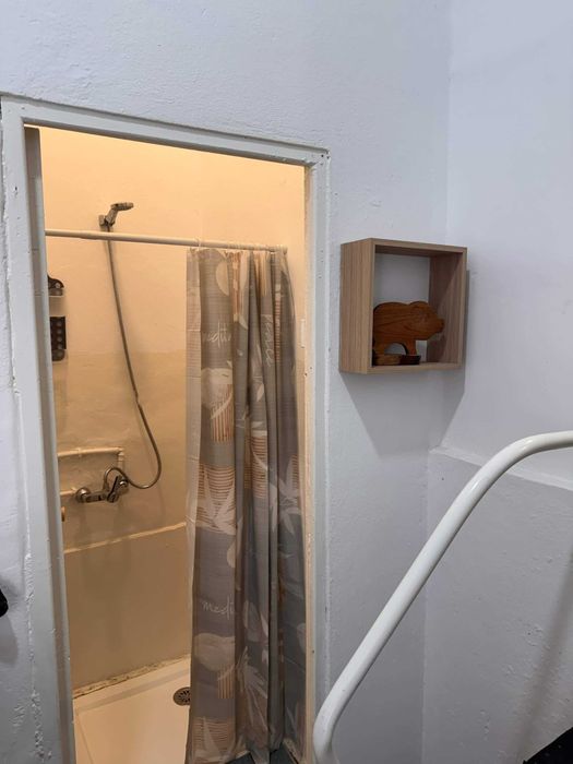 Arrenda-se Studio na Rua de Costa Cabral (Areosa) – Pronto a habitar