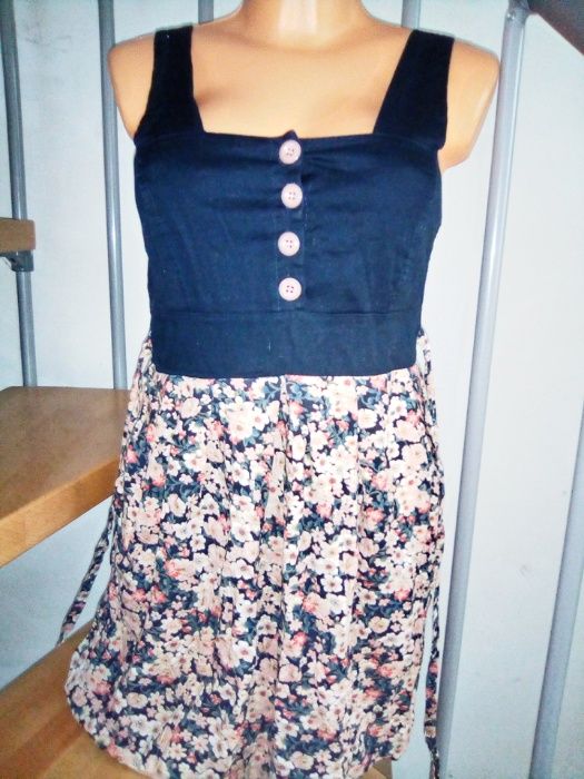 Sukienka w kwiatuszki