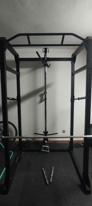 Rack de musculação com barra