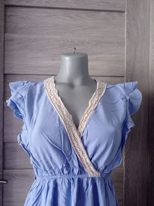 Sukienka niebieska z koronką