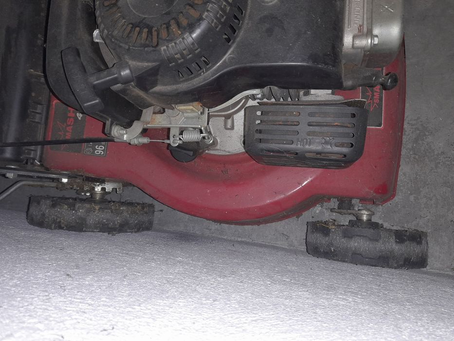 Corta relvas a gasolina