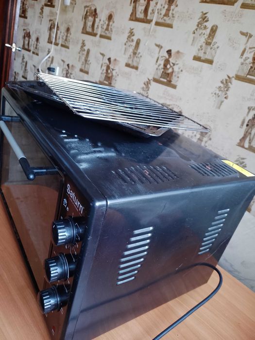 Духовка Saturn в робочому стані