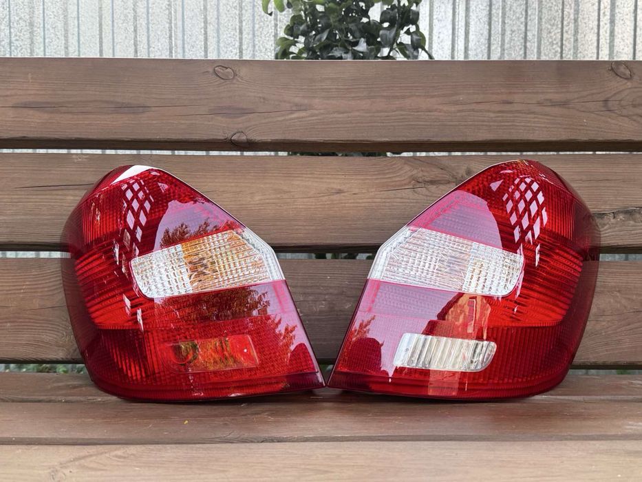 Задній лівий, правий ліхтар, фонарь, фара задня, ліхтар Skoda Fabia 2,