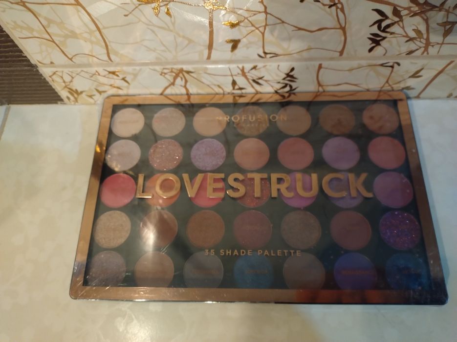 Nowa pletka Profusion Cosmetics Lovestruck 35 Shade Master Eyeshadow