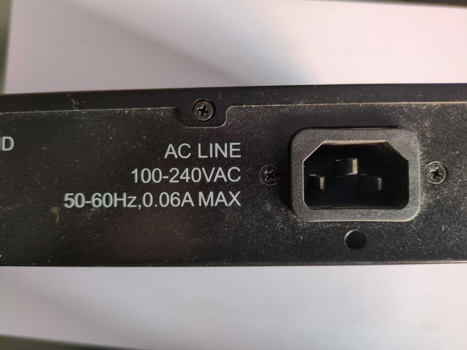 Switch 16 portas 100Mbps D-Link DES-1016D