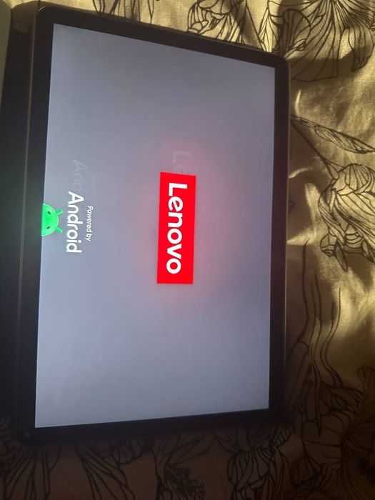 Sprzedam tablet Lenovo Tab z etui – stan bardzo dobry, wszystko działa!