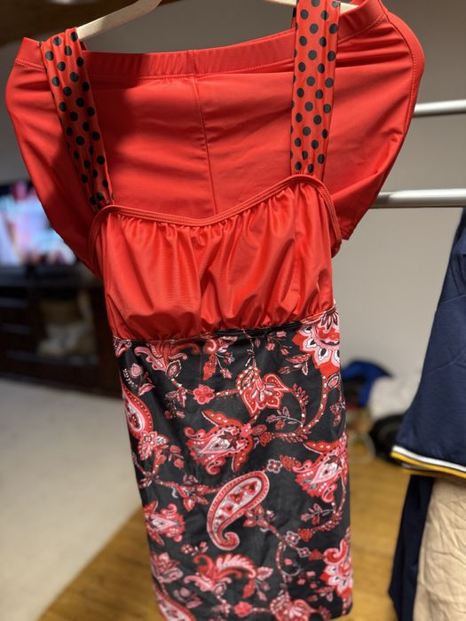 Strój kąpielowy jest bardzo ładny