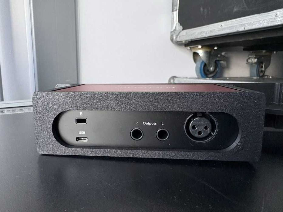 Rackmount Focusrite solo 4th Gen, uszy rackowe 19" uchwyt
