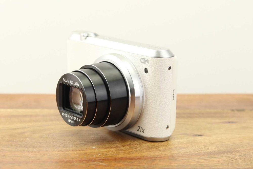 Câmara Samsung WB350F, 21x ‘zoom’, Wi-Fi e Tela sensível ao toque