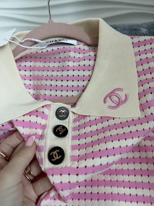 Розовая футболка поло chanel