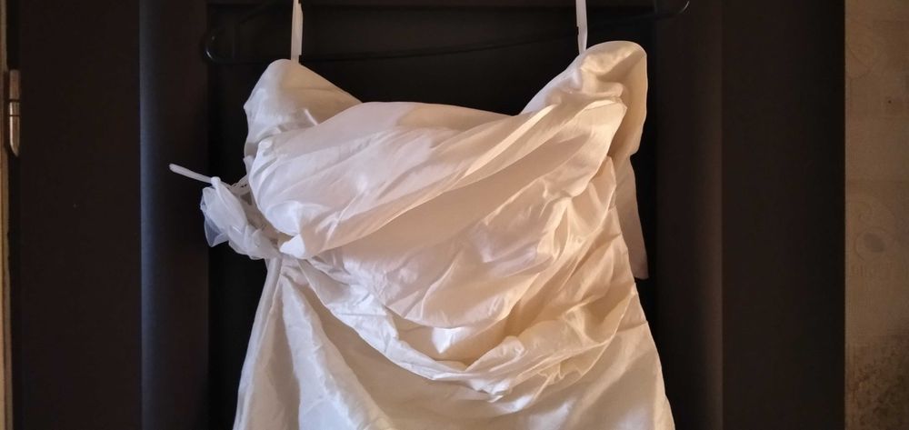 Suknia ślubna w kolorze ecru, rozm. 42