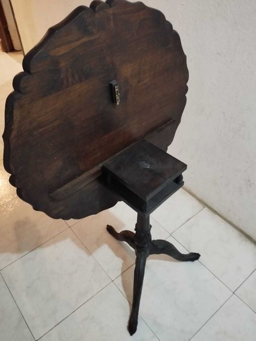 Mesa de pé de galo c/ borda trabalhada