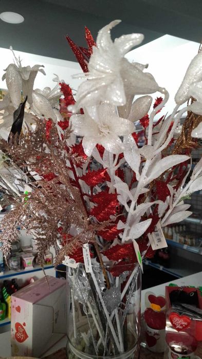 Tenho 600  flores  de purpurina,vendo barato,motivo mudança de ramo.