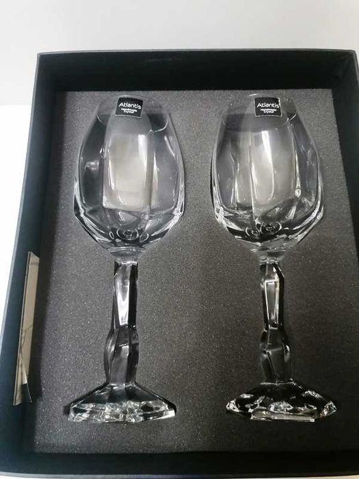 Copos de vinho em cristal da Atlantis