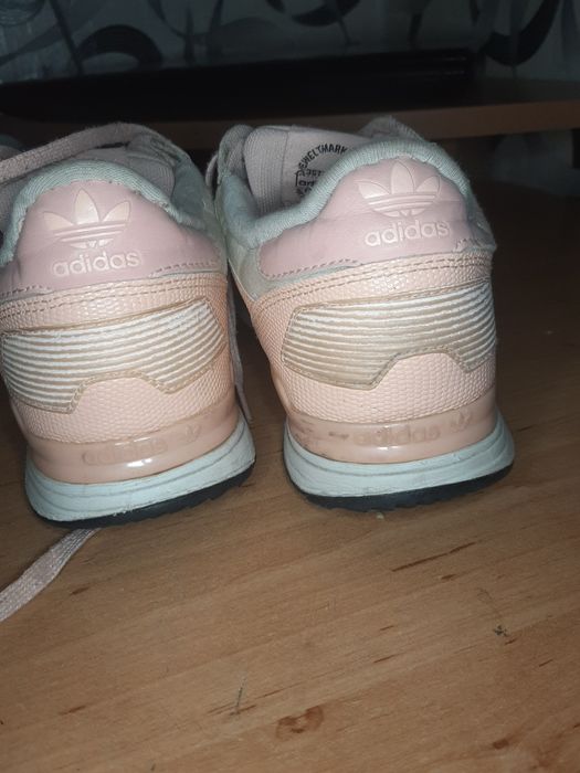 Кроссовки женские Adidas