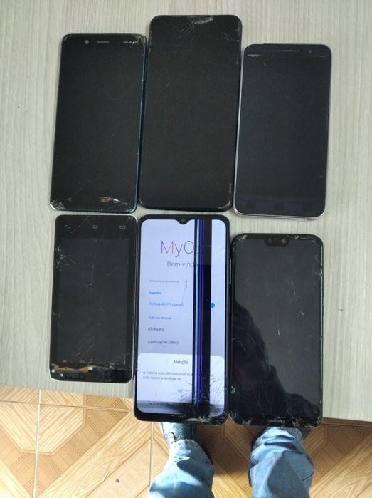 6 telemóveis p/ reparação