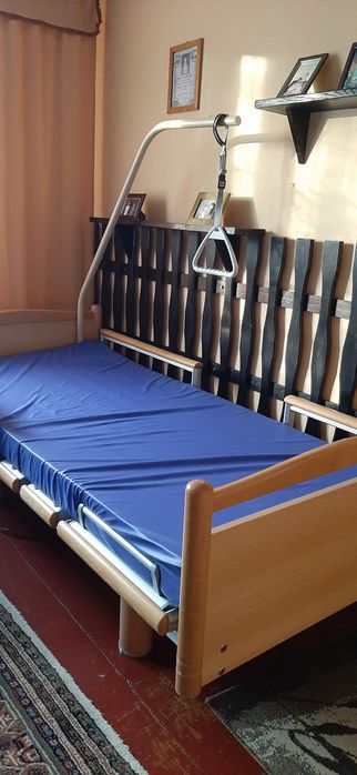 Łóżko rehabilitacyjne z materacem