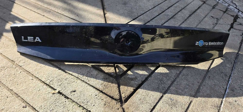 Friso tampa da mala Nissan Leaf ZE Eletricoref. 908105SH0A