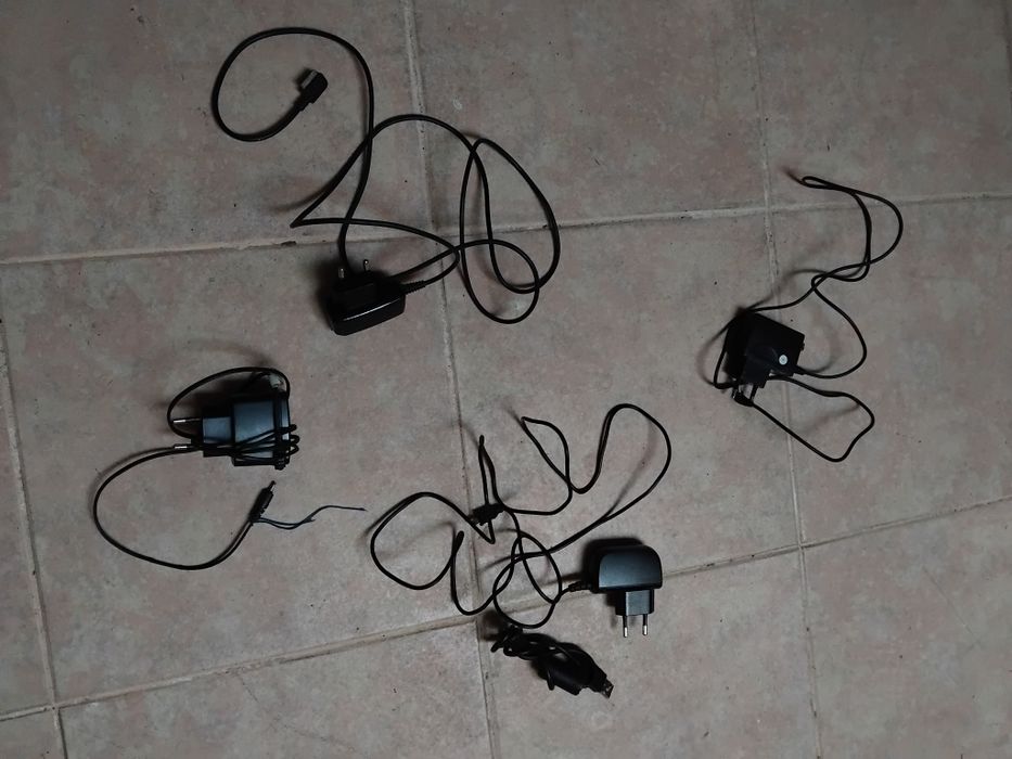 5 cabos de carregador de telemóveis antigos